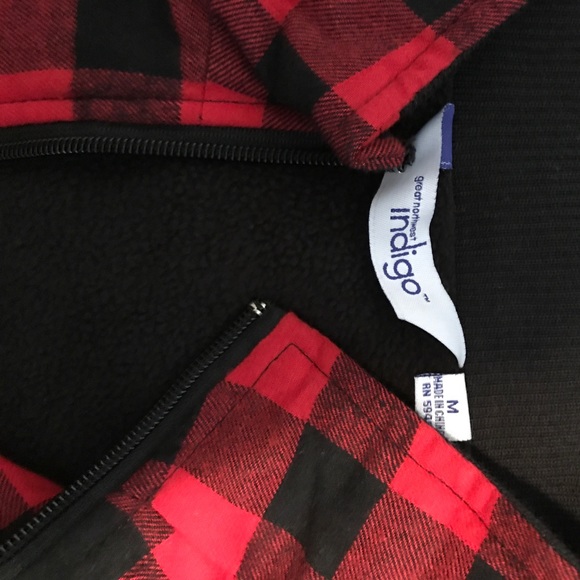 Black and flannel print vests - Picture 3 of 3