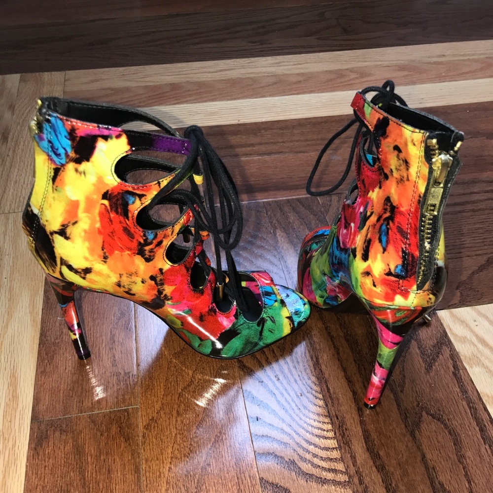 Steve Madden peep toe lace up multicolored heel