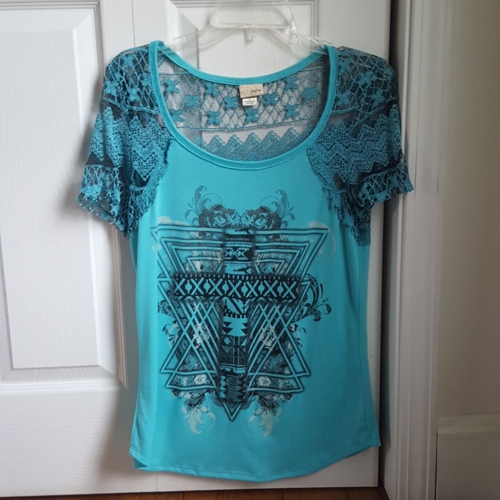 Daytrip.Lace Sleeved, screen printed  top.