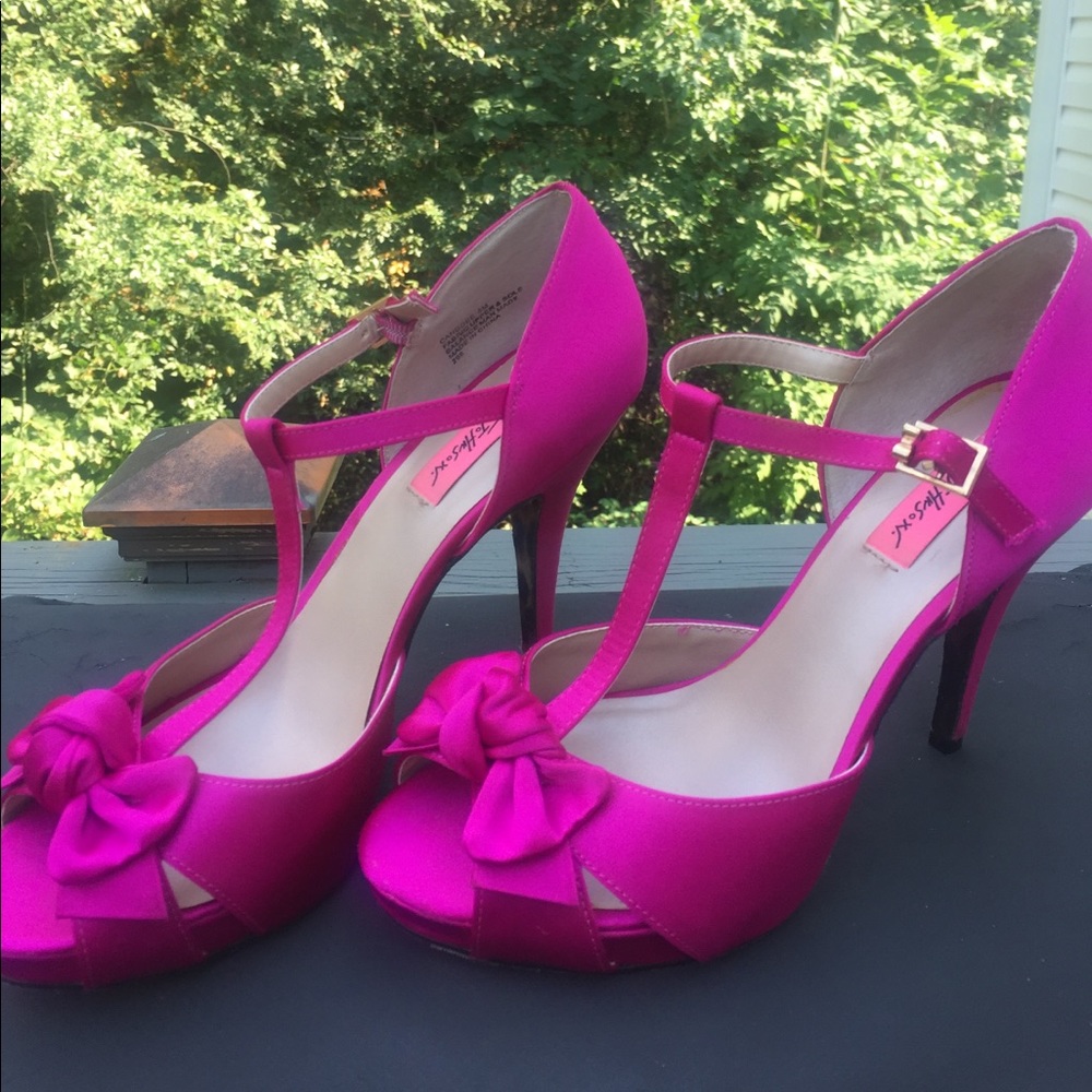 Betsy Johnson hot pink satin heels