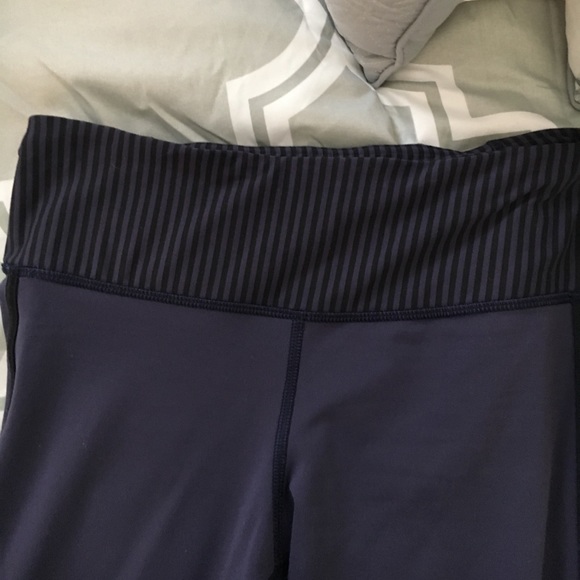 🍋Lululemon crops - Picture 2 of 4