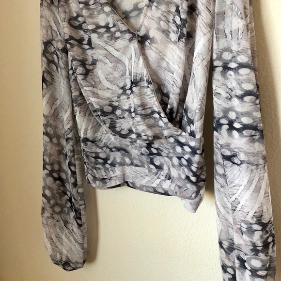 🔥SALE🔥Bebe print top - Picture 4 of 7