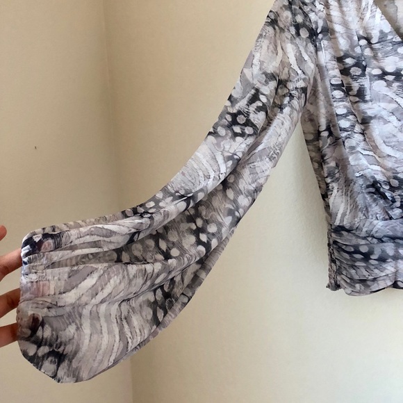 🔥SALE🔥Bebe print top - Picture 5 of 7