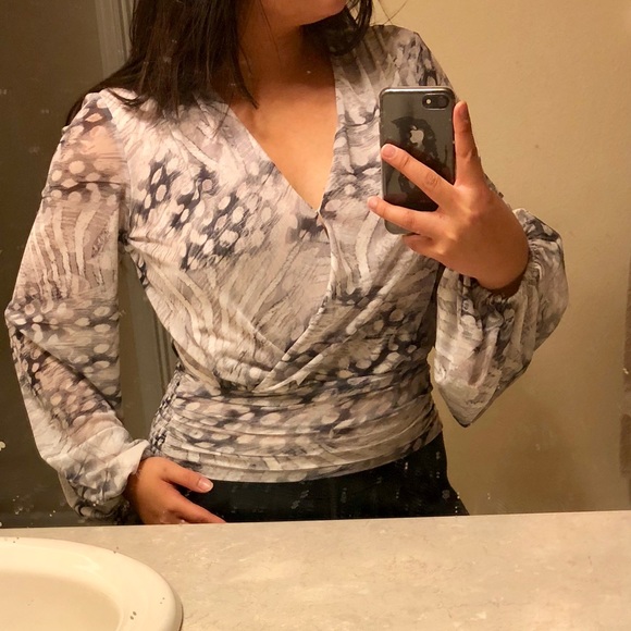 🔥SALE🔥Bebe print top - Picture 2 of 7