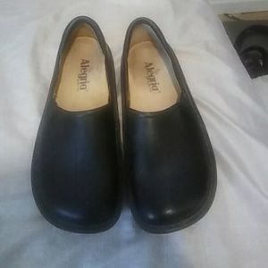 Leather nurse shoes/ NWOT