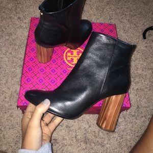 Tory burch black leather bootie