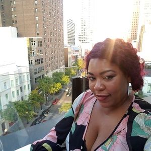 Meet your Posher, Leslie