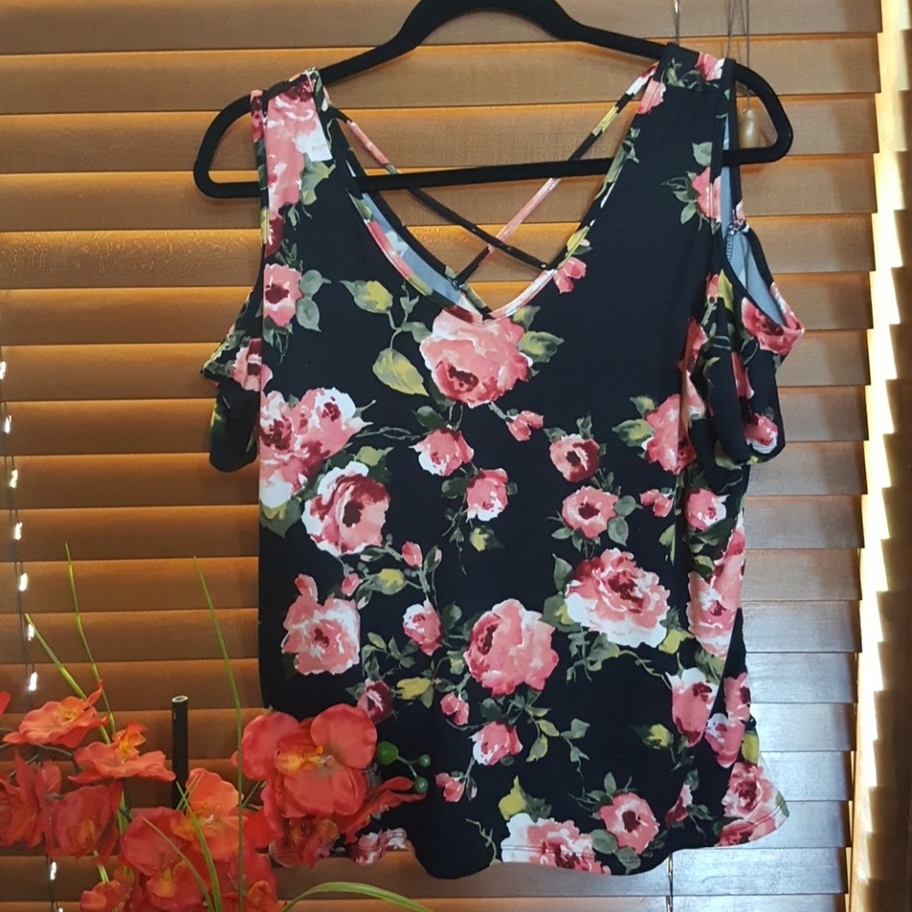 NWOT Floral shoulder cutout, strappy top
