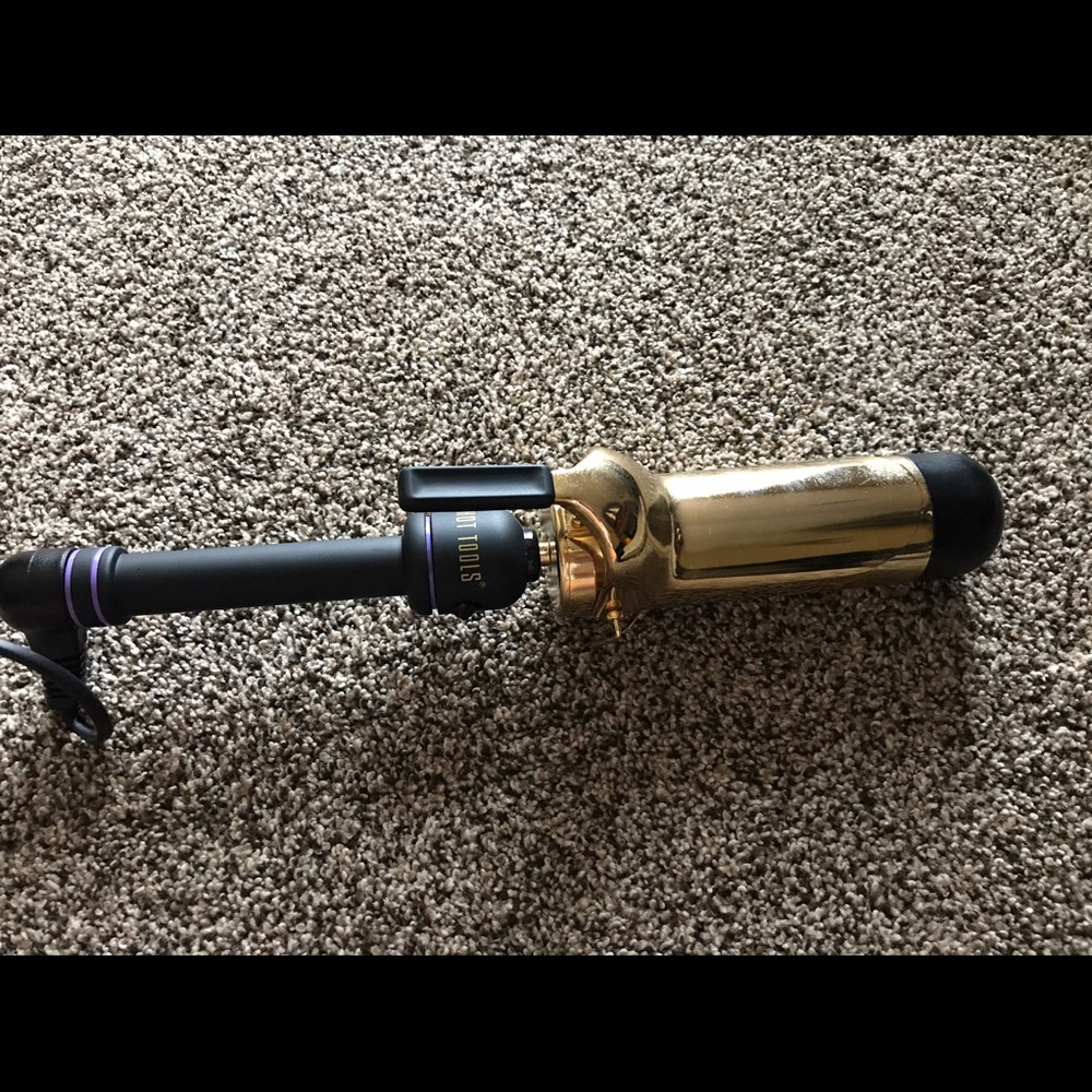 Hot tools curling iron used 3 times