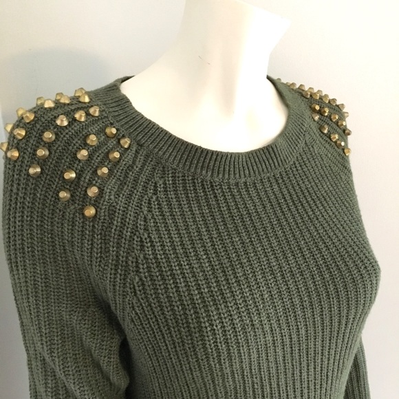 Express Sweaters - 🎉HP🎉 Express olive sweater with gold grommets