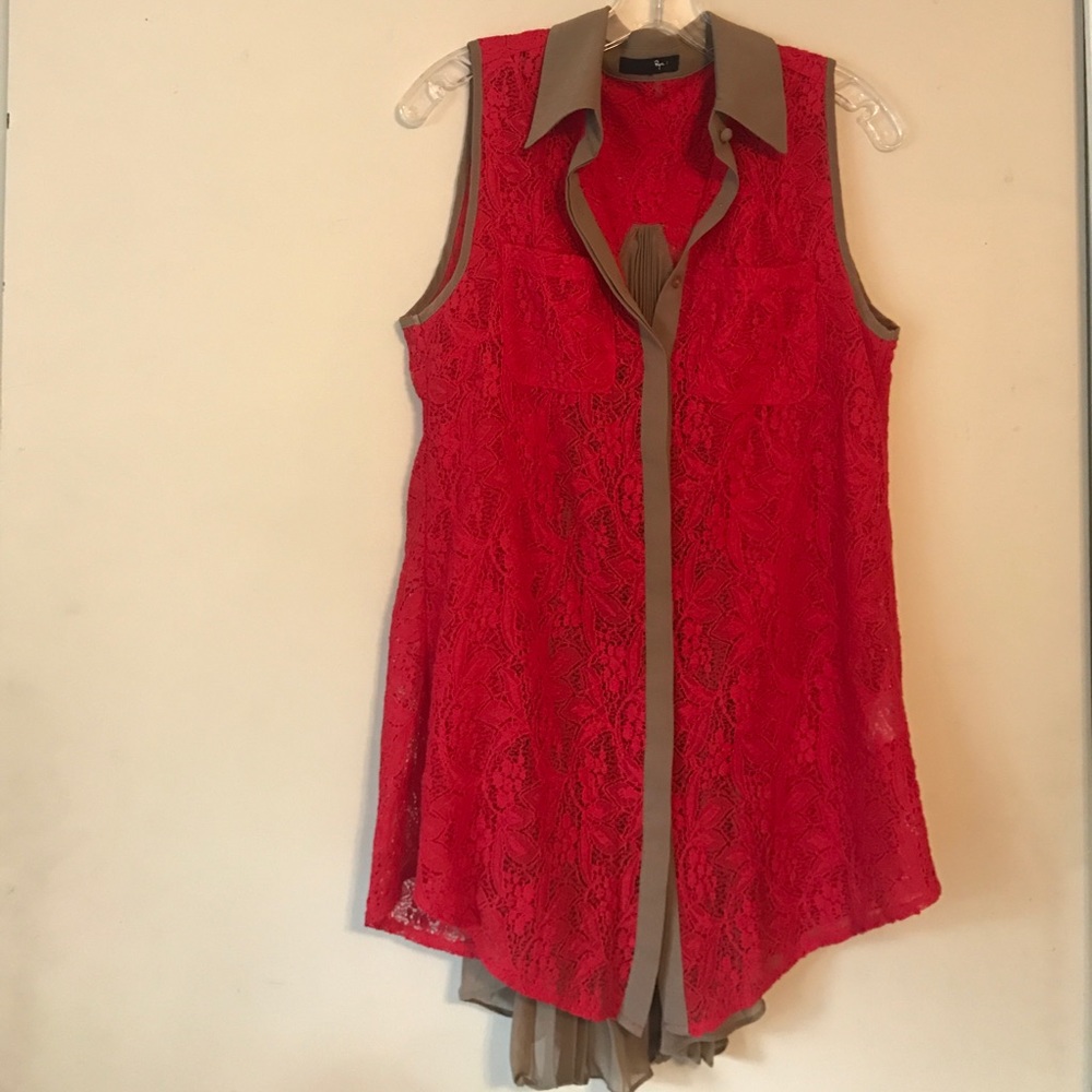 Sleeveless Lace blouse