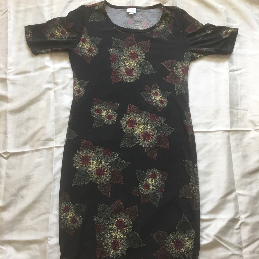 LuLaRoe Julia 3/4 Sleeve Knee Length