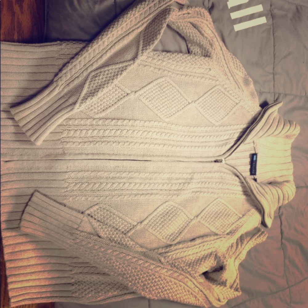 Small zip sweater