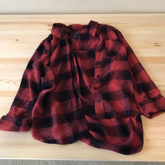 Forever 21 lightweight black & red plaid shirt - Picture 4 of 5