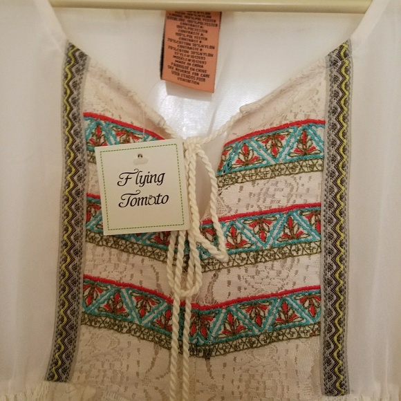 White lace dress - Picture 2 of 6