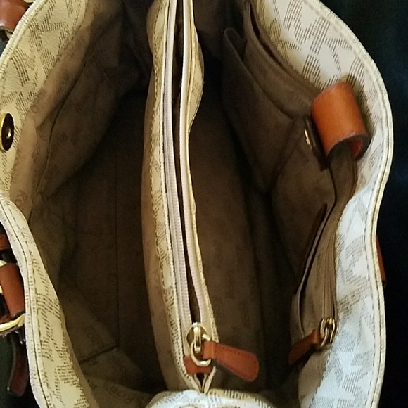 Tote and wallet or best offer - Picture 3 of 4