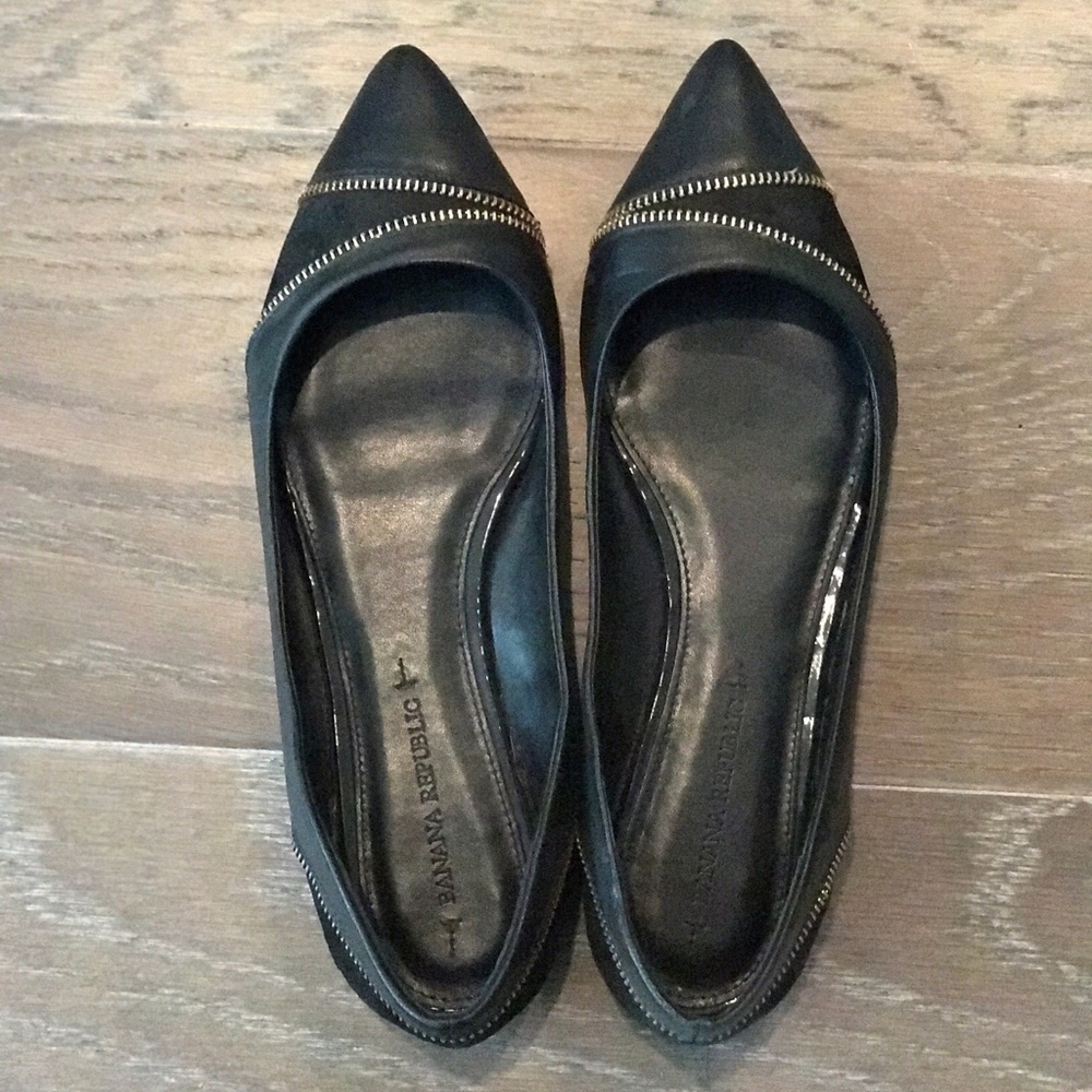 Banana Republic Black Pointy Toe Zipper Flats 7.5