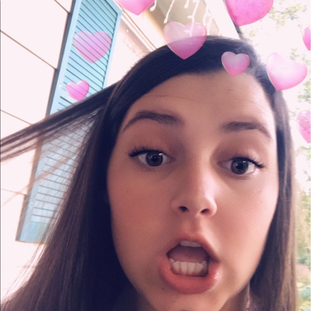 Meet your Posher, Makayla