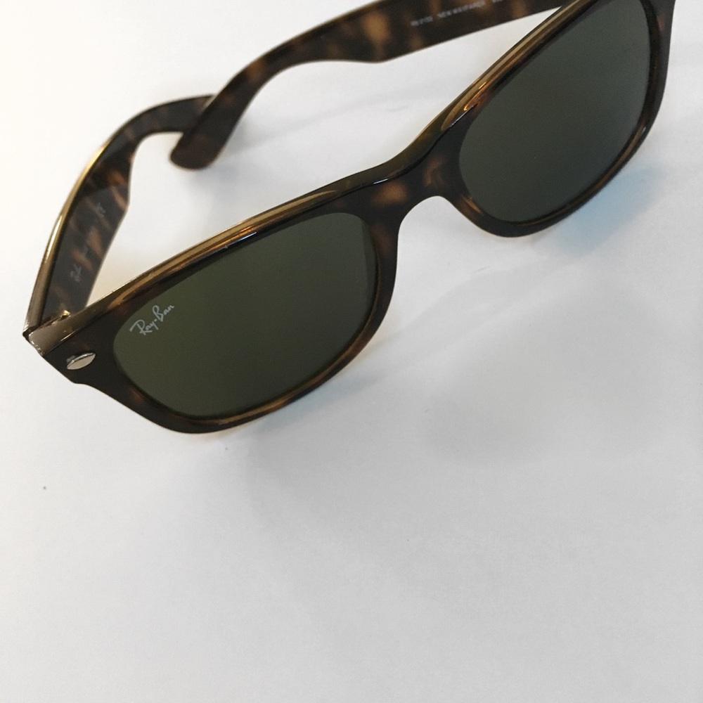 Rayban Wayfarer Tortoise shell