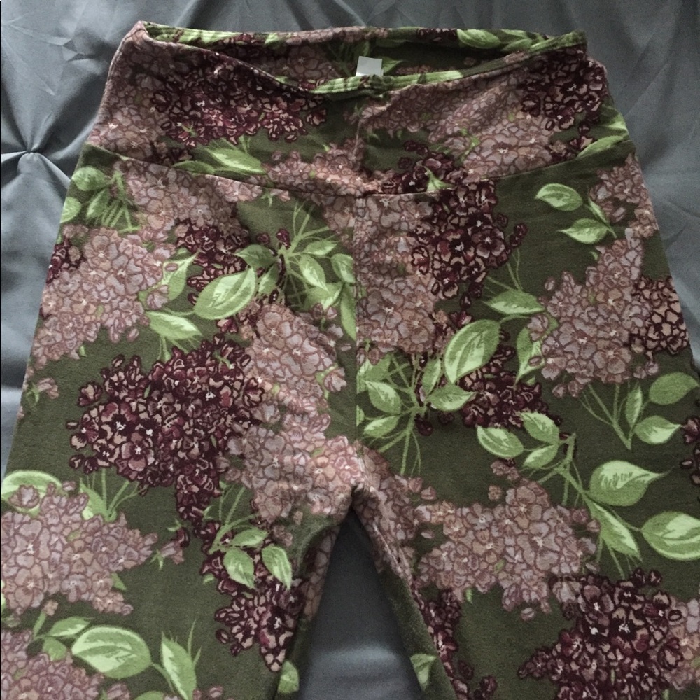Gorgeous OS leggings!!