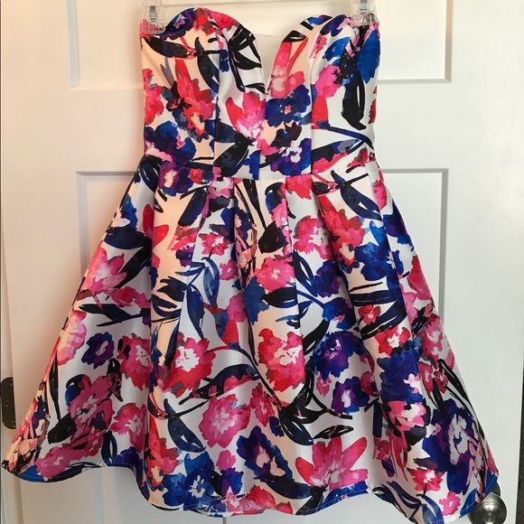 B. Darling homecoming/formal dress - Picture 1 of 2