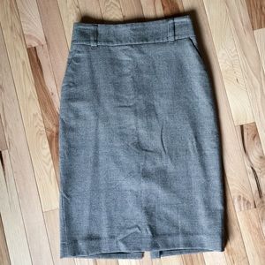 Banana Republic. High waist pencil skirt. Size 0.