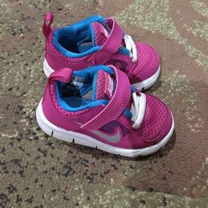 Toddler Nike tennis shoes