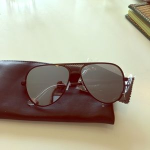 Quay Australia- Women's ICONIC Frame brand new