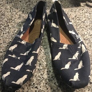 Women's Toms size 8