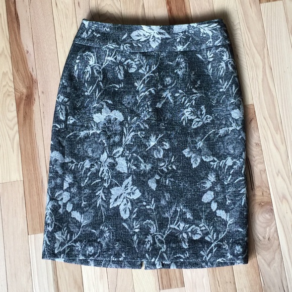 Ann Taylor skirt. Size 2. - Picture 1 of 5