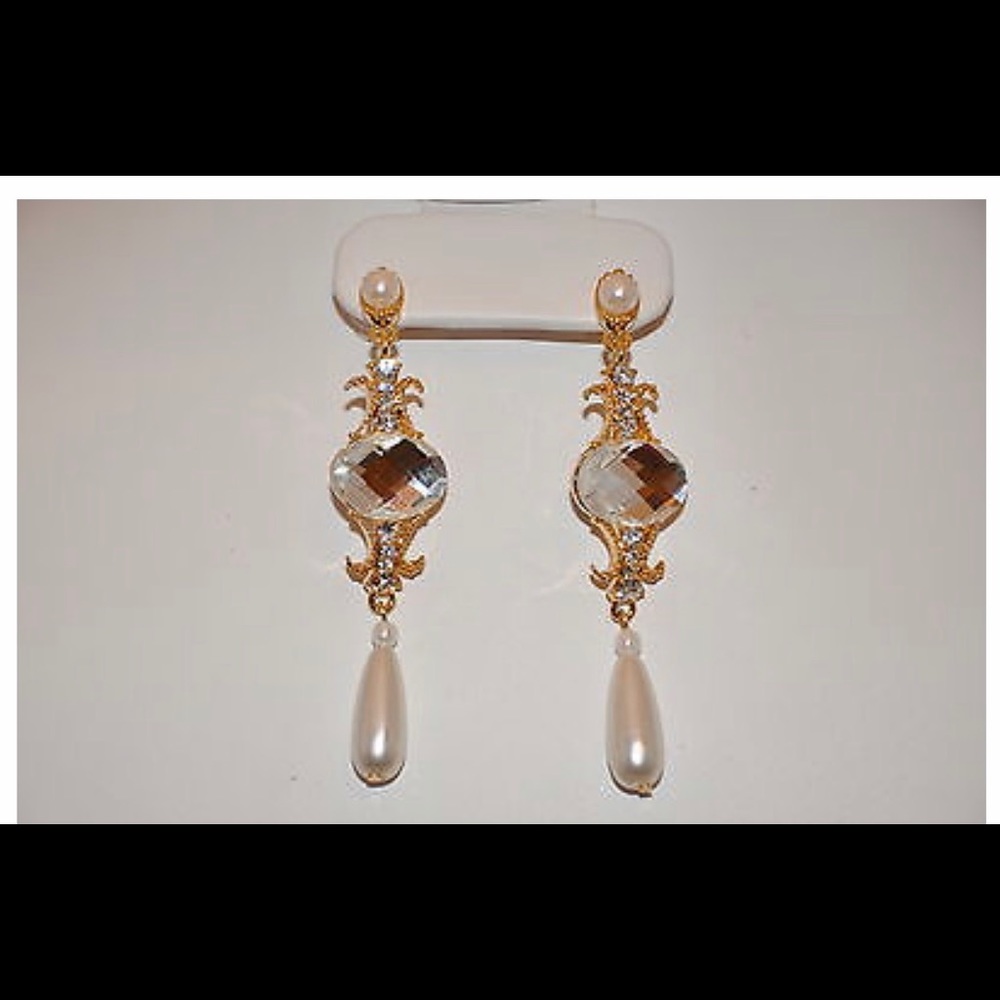 HP🎉 Gold and pearl earrings