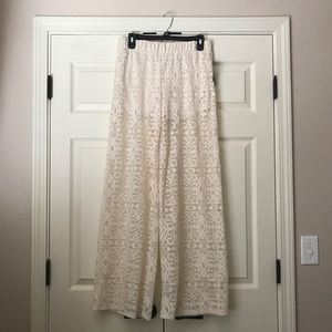 🆕Beautiful lace flowy pants!❤️