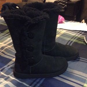 Good condition bailey button ugg good for 🌧☔️❄️