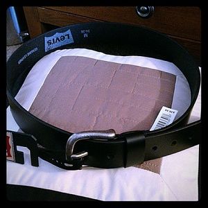 (BRAND NEW!)  LEVI'S BELT/with tags...