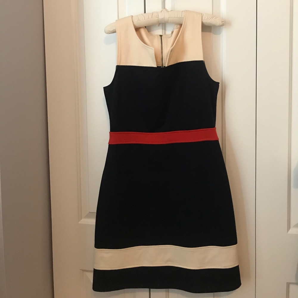 perfect work dress & so flattering