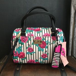 LAST CHANCE✨Betsey Johnson Satchel Crossbody