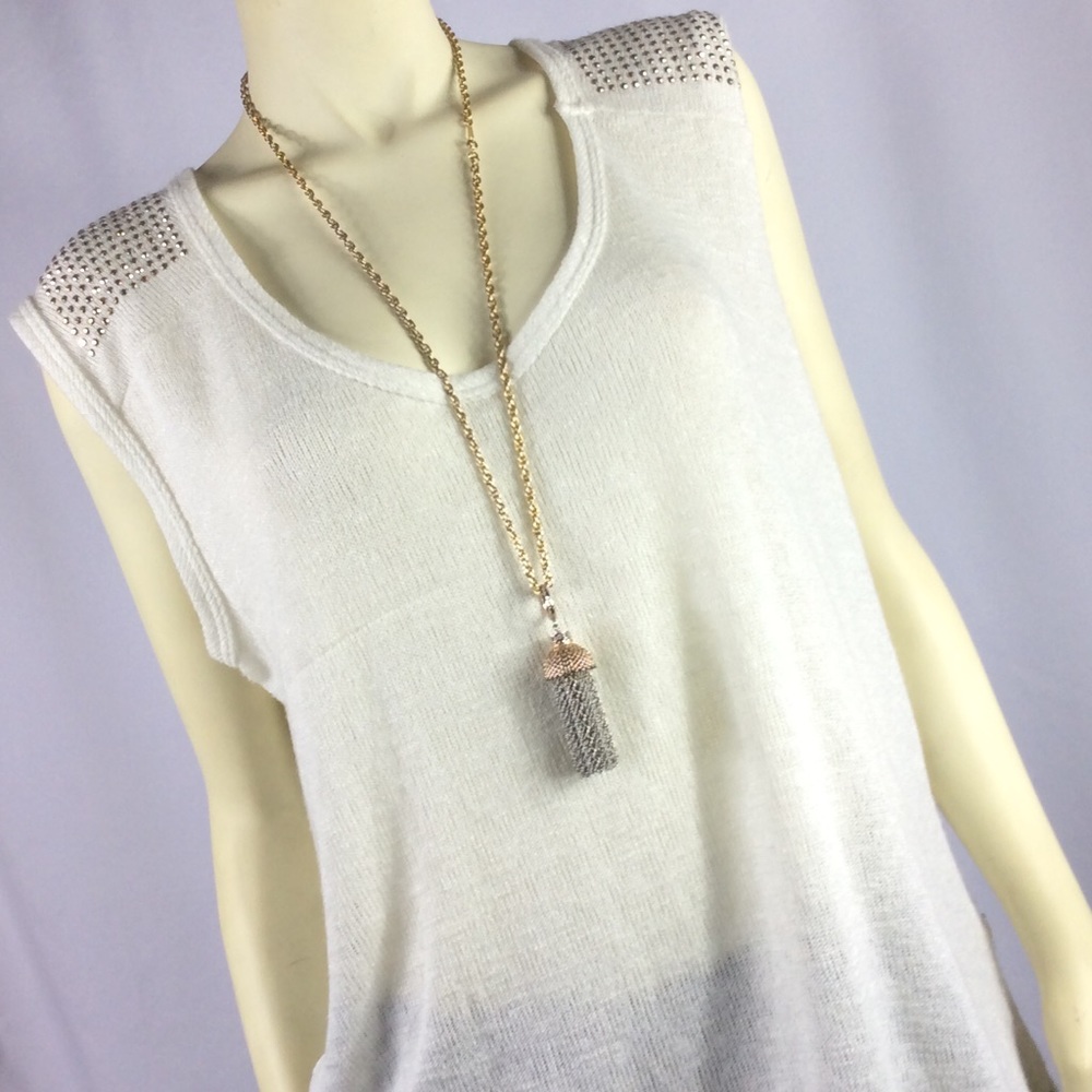 NWOT! Gorgeous Studded Sweater 💕🎉🎉🎉