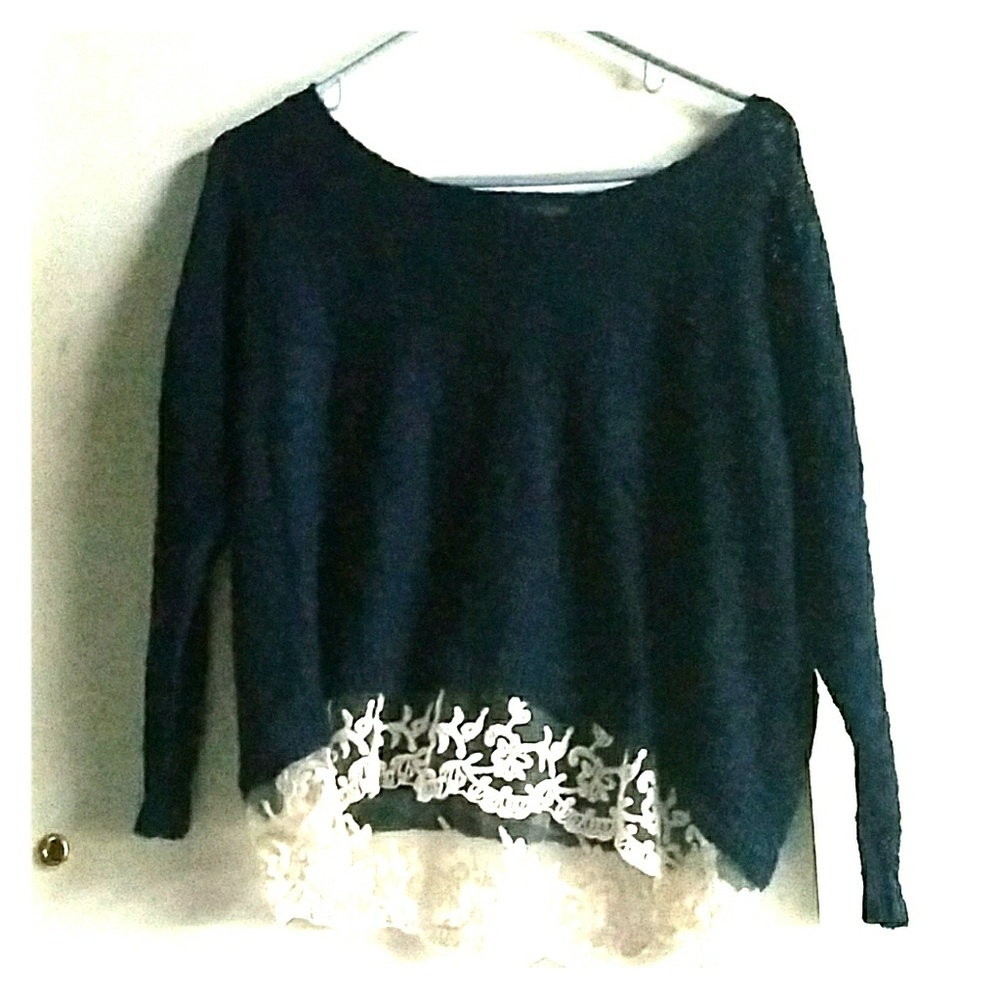 Navy blue, light quarter sleeve sweater