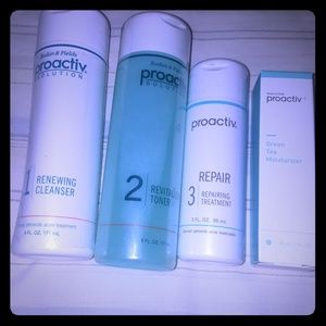 Face cleanser and moisturizer set