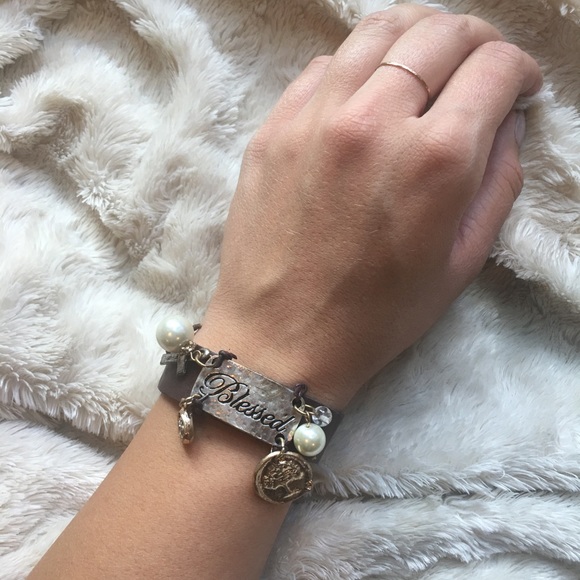 Assorted bracelets - Picture 3 of 7