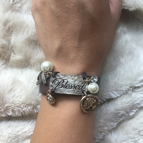 Assorted bracelets - Picture 4 of 7