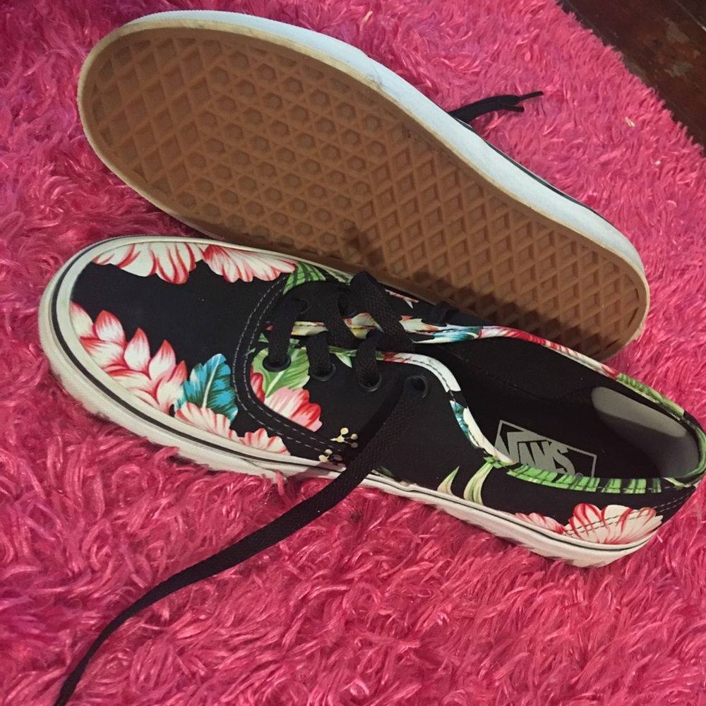 Sneakers/ skater shoes