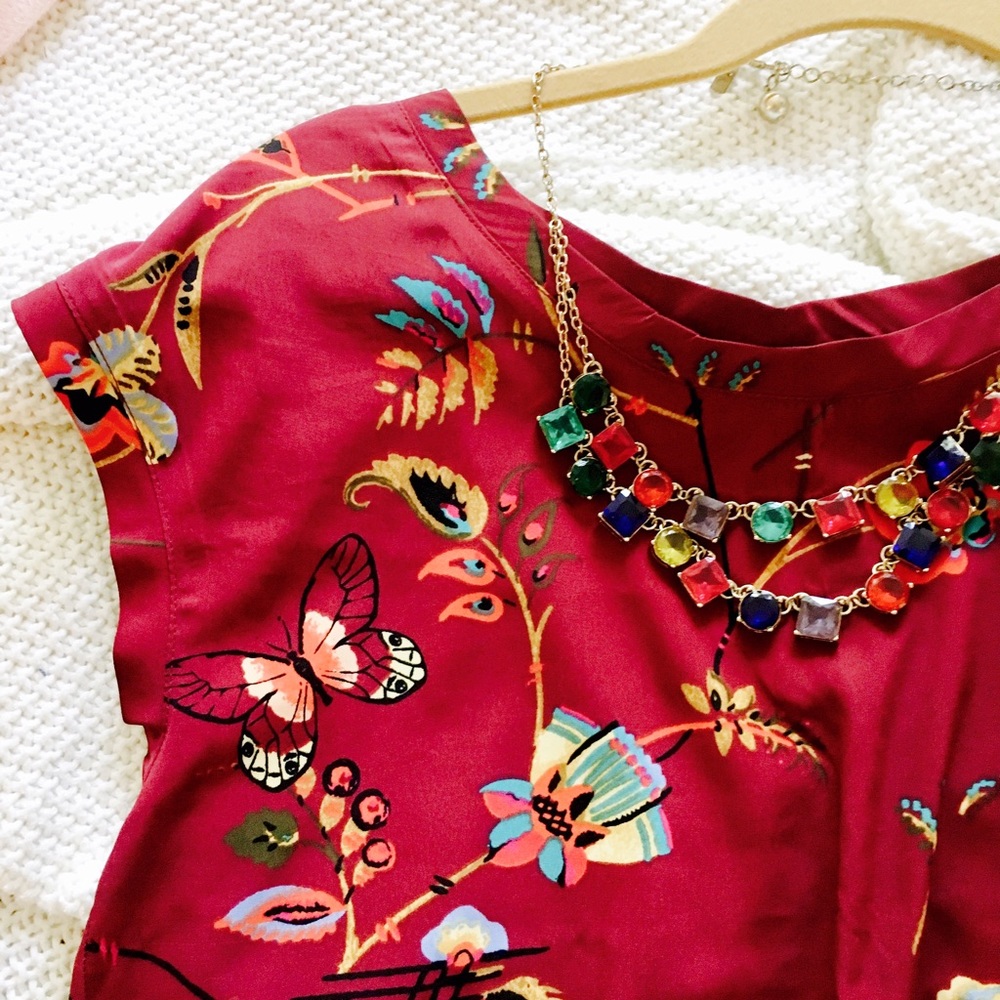 A&F red shirt sleeve silky floral blouse, S