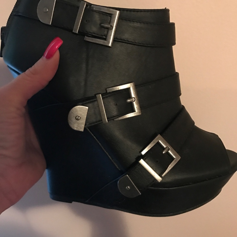 New platform wedge booties