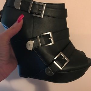 New platform wedge booties