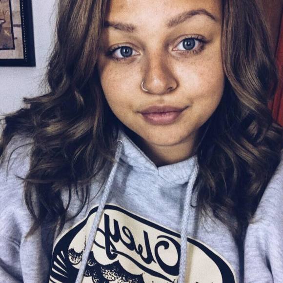 Meet your Posher, Olivia - Picture 1 of 1