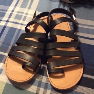 Forever 21 black strappy sandals like new 👍🏻