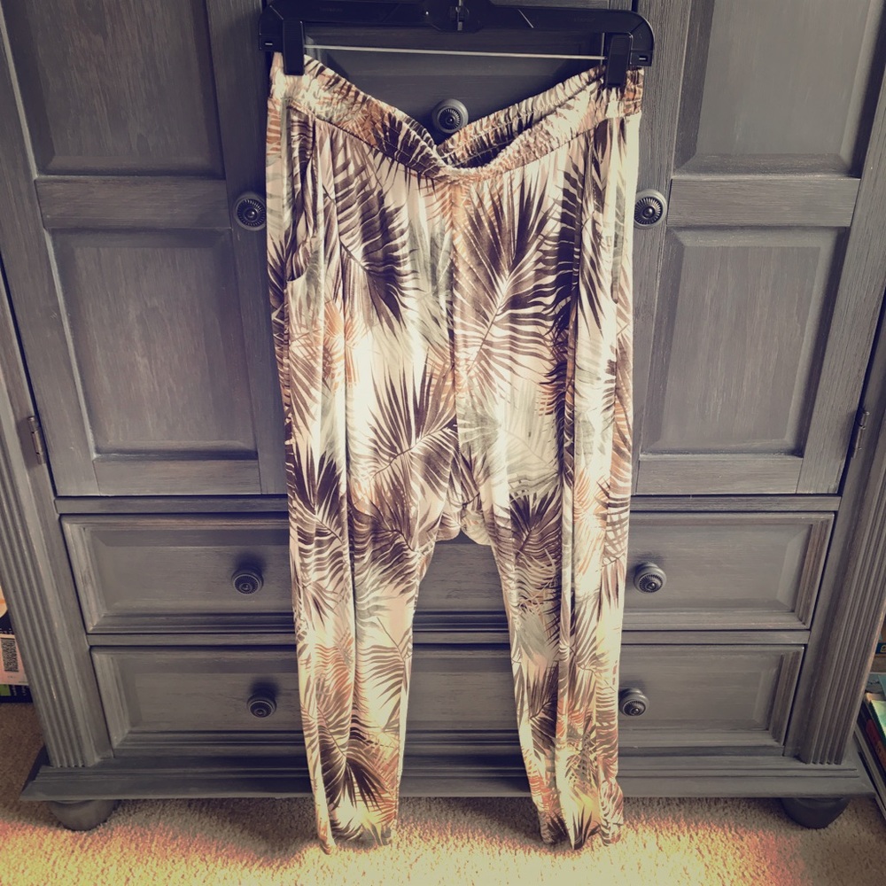 H&M island printed casual pants.