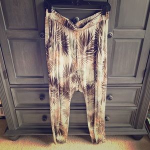 H&M island printed casual pants.