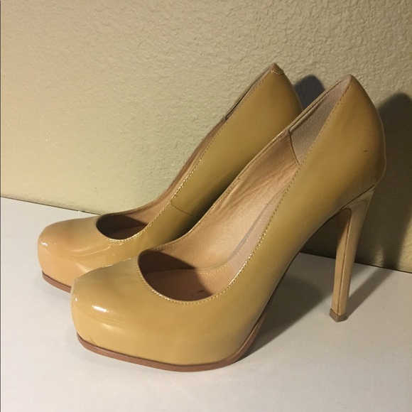 Steve Madden Shoes - Steve Madden Stokker pump